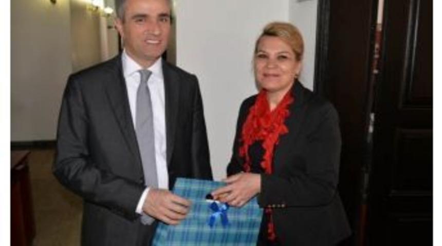 Bolu Valisi Baruş Valilikte &Ccedil;alışan Kadınların D&uuml;nya Kadınlar G&uuml;n&uuml;n&uuml; Kutladı