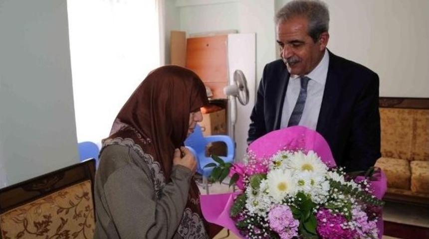 Demirkol, Yılın Kadınını Evinde Ziyaret Etti