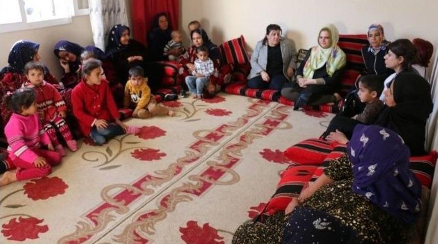 Başkan Ayhan, Mahalleleri Ziyaret Edip Kadınlarla Sohbet Etti