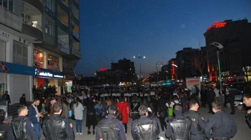 Kadınlar Kadına Şiddeti Protesto Etti