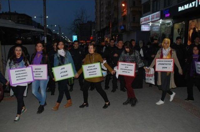 Kadınlar Kadına Şiddeti Protesto Etti