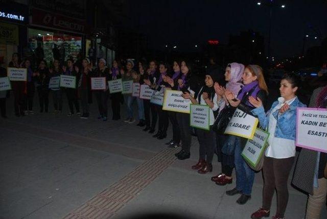 Kadınlar Kadına Şiddeti Protesto Etti