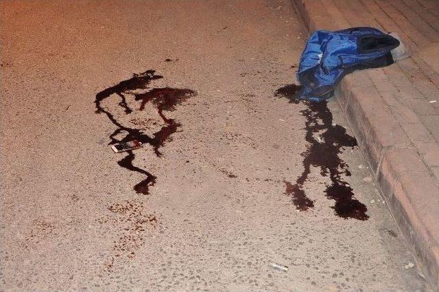 Husumetlilerine Kurşun Yağdırdı: 2 &Ouml;l&uuml; 1