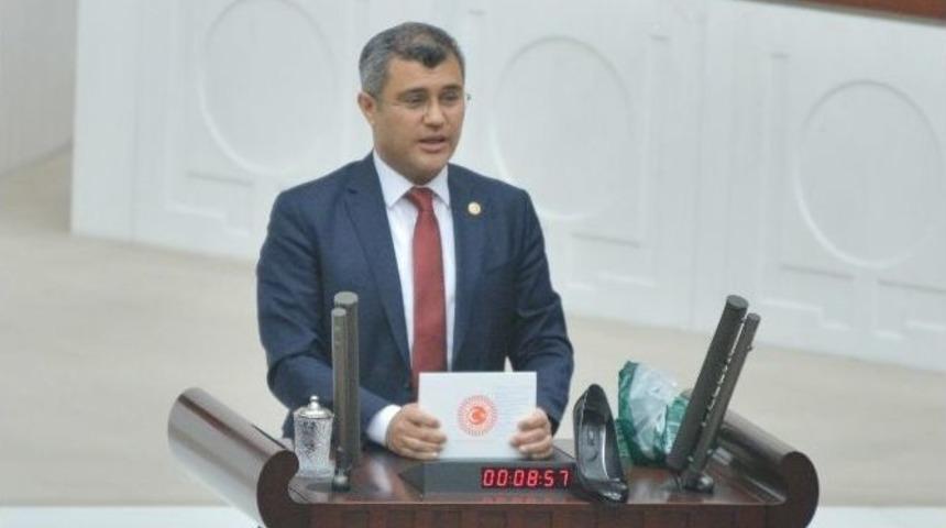 Chp&rsquo;li Vekil K&uuml;rs&uuml;ye Kadın Ayakkabısı Bıraktı