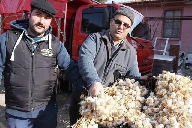 Manyas Pazarı’nda Soğan Ve Sarımsak Fiyatları El Yakıyor