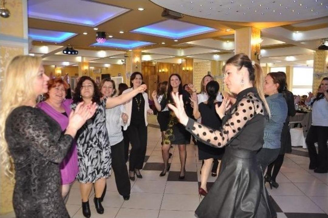 Gazi&rsquo;nin Kadınları G&ouml;n&uuml;llerince Eğlendi