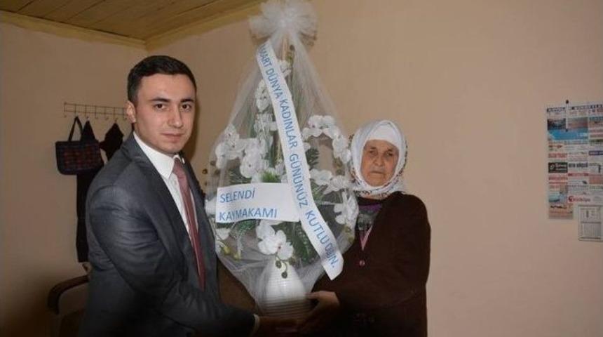 Kaymakam G&uuml;ner&rsquo;den Şehit Annesine Ziyaret