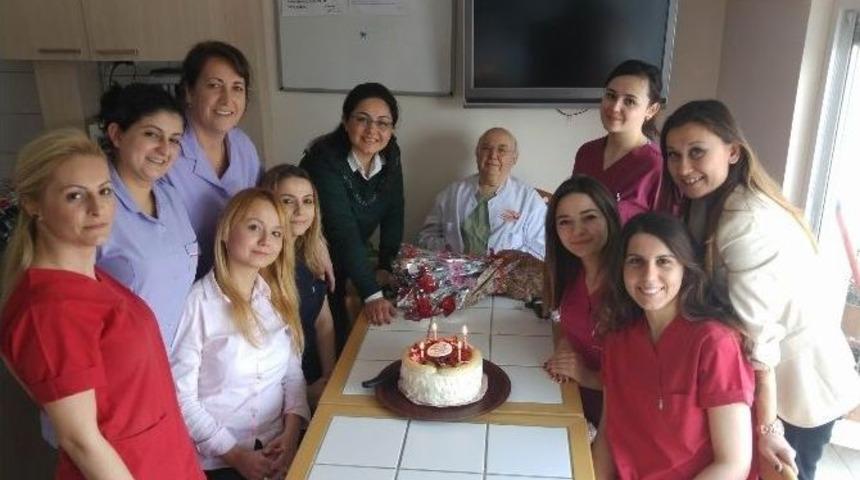 &Ouml;zel Esteticare Tıp Merkezi, Personelini Ve Hastalarını Unutmadı