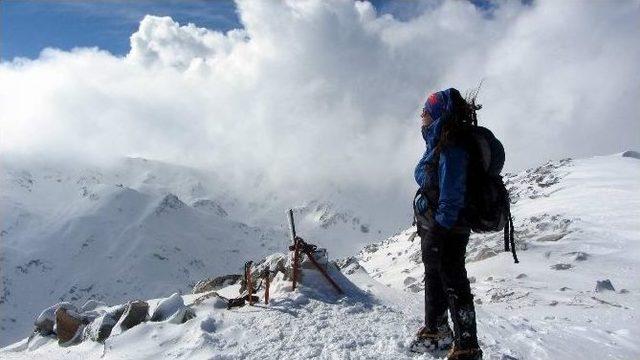 (özel Haber) Bursalı Dağcılar Bulgaristan’da Türk Bayrağı Dalgalandırdı