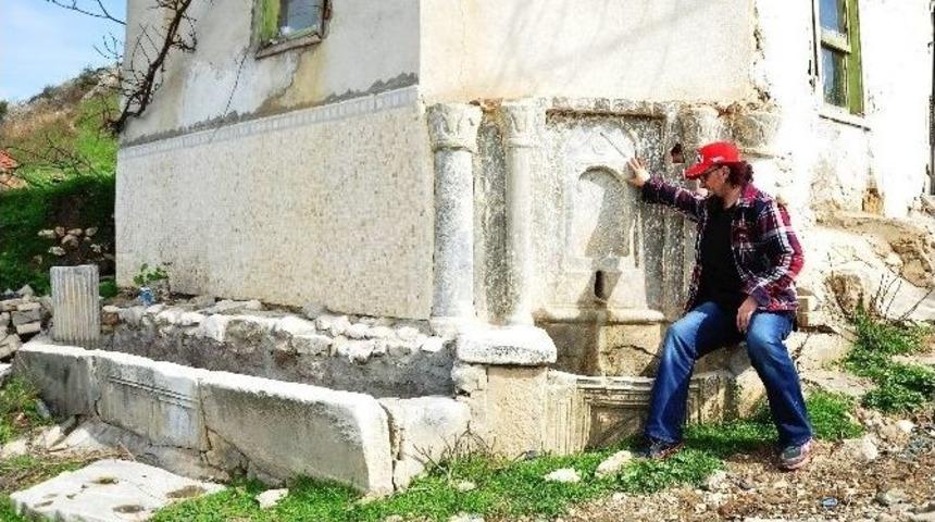 Tarihi Bizans &Ccedil;eşmesi Zamana Direniyor