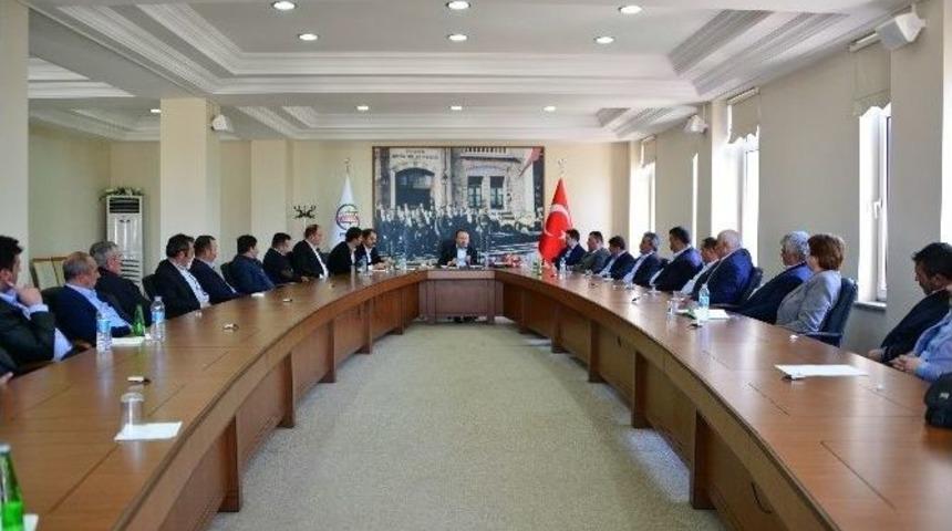 Erbaa Belediyesi Muhtarlara Telefon Hediye Etti