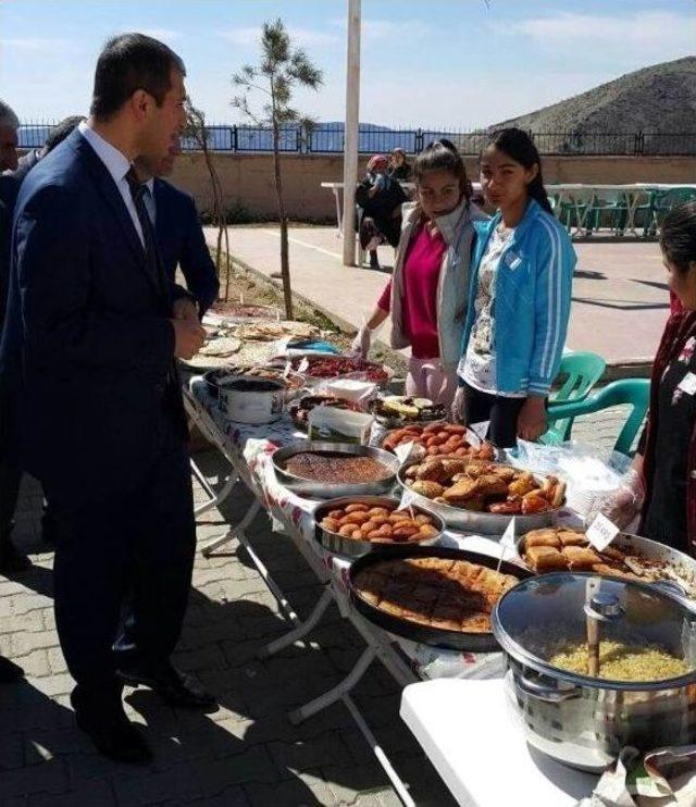 Tut Ak&ccedil;atepe K&ouml;y&uuml; Ortaokulu&rsquo;nda Kermes Etkinliği 1