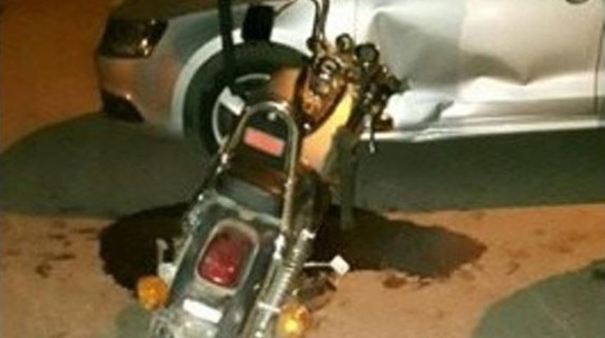 Motosiklet Otomobile &Ccedil;arptı: 1 Yaralı