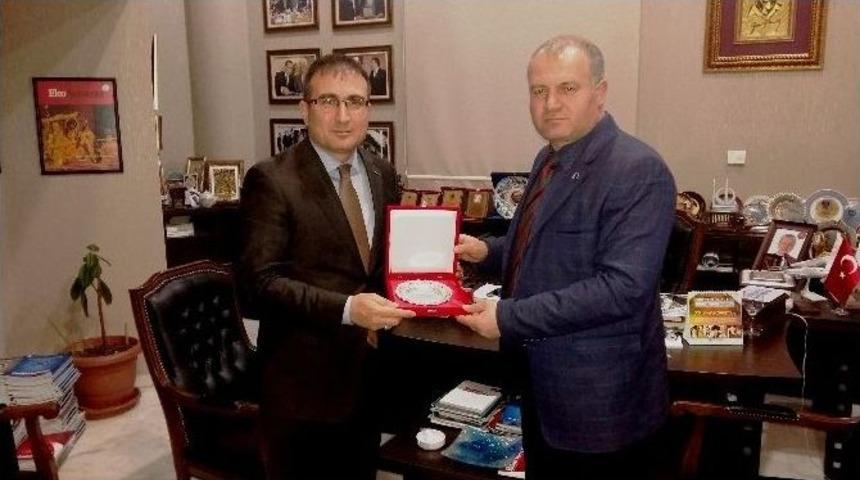 Ankara Eko Avrasya Derneği&rsquo;nden G&uuml;lbey&rsquo;e Plaket