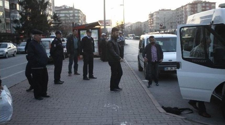 Ş&uuml;pheli &Ccedil;antadan Kitap &Ccedil;ıktı