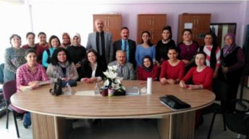 Ko&ccedil;arlı Milli Eğitim M&uuml;d&uuml;rl&uuml;ğ&uuml; Bayan &Ccedil;alışanlarını Unutmadı