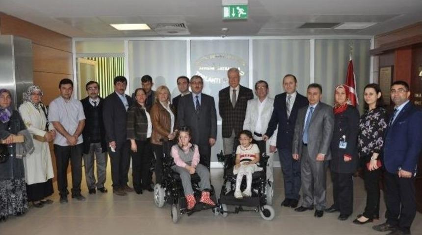 Şifa Dağıtan Eller Engellilerin Y&uuml;z&uuml;n&uuml; G&uuml;ld&uuml;rd&uuml;