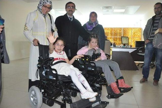 Şifa Dağıtan Eller Engellilerin Y&uuml;z&uuml;n&uuml; G&uuml;ld&uuml;rd&uuml; 1