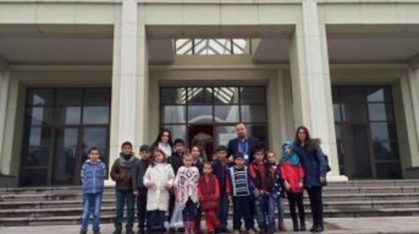 Kartepe Bilgi Evi &Ouml;ğrencileri Bilim Ve Tarihle Yetişiyor