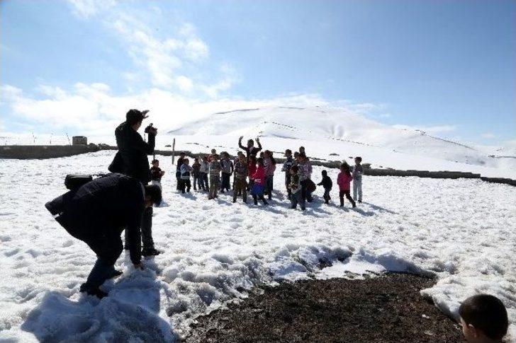 İstanbul’dan Muradiye’deki Öğrencilere Yardım G1