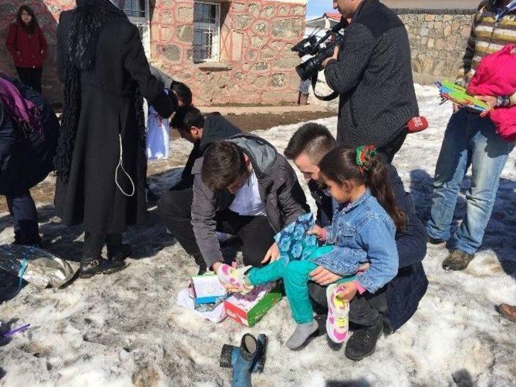 İstanbul’dan Muradiye’deki Öğrencilere Yardım G3