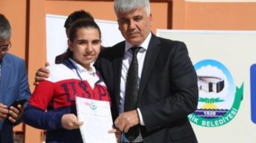 Çalık’tan Öğrencilere Teog Kitabı Ve Başarı Mektubu