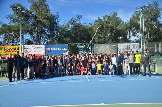 Adana’da Okullararası Tenis Turnuvası Tamamlandı