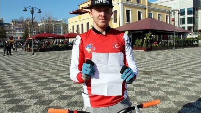 Akrobat Bisikletçinin Başı Cezalarla Dertte