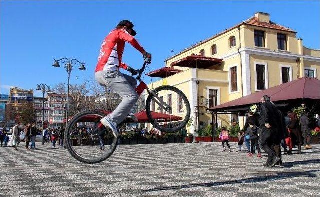 Akrobat Bisikletçinin Başı Cezalarla Dertte 1