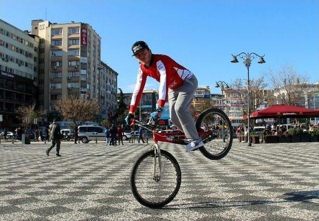Akrobat Bisikletçinin Başı Cezalarla Dertte 2