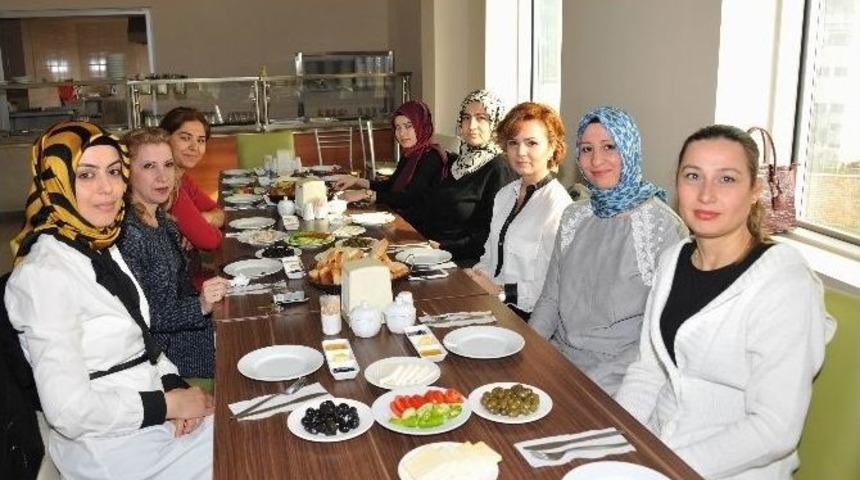Ad&uuml; Tıp Fak&uuml;ltesi Personeli Kadınlar G&uuml;n&uuml;nde Bir Araya Geldi