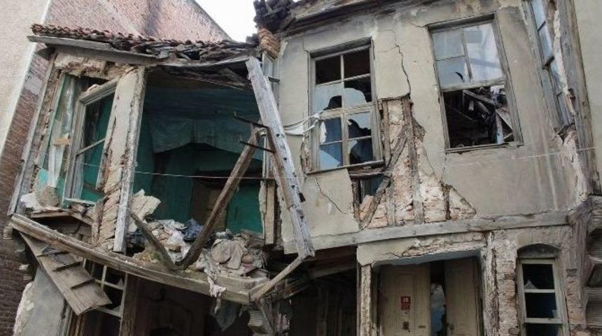 Kırklareli&rsquo;ndeki Metruk Binalar Tehlike Oluşturuyor