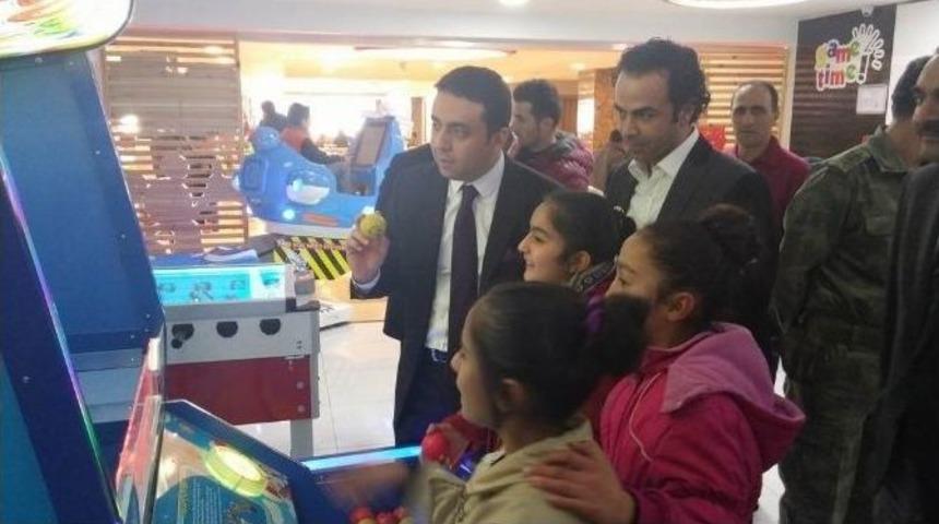 Kağızman&rsquo;da Lagospark Avm&rsquo;den Bin 109 &Ouml;ğrenciye &Uuml;cretsiz Yemek Ve Oyun Projesi Hayata Ge&ccedil;irildi