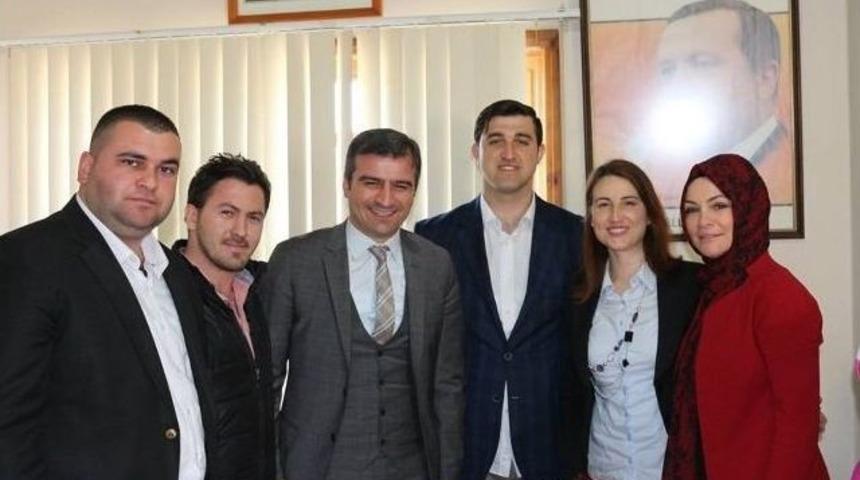 &Ouml;mer &Ouml;zcan 8 Mart&rsquo;ta Siyasetin Kadınlarını Ziyaret Etti
