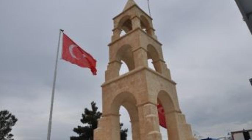 &Ccedil;anakkale&rsquo;de Şehit Veren Okullardan 90 &Ouml;ğrenci Ve 9 &Ouml;ğretmene Şehitlik Ziyareti