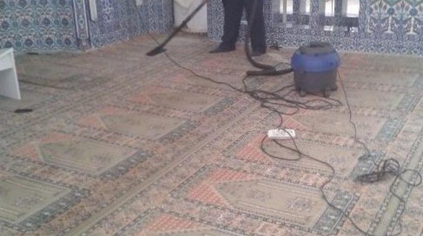 Kepez Belediyesi&rsquo;nden 200 Camiye Detaylı Temizlik
