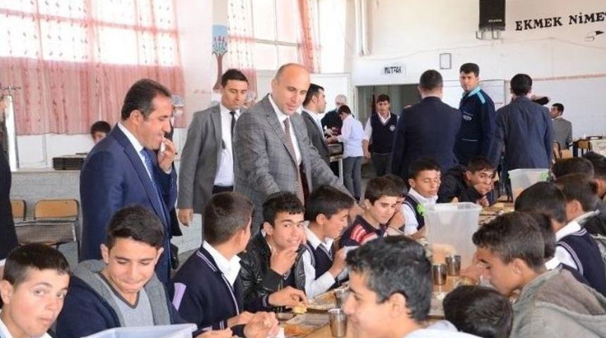 Kulp Kaymakamı, Yatılı Okulda İncelemelerde Bulundu