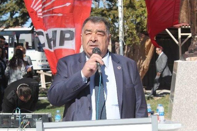 Chp’den Kadınlara Çiçek Ve Plaket