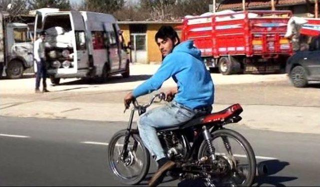 Motosiklet &Uuml;zerinde Tehlikeli Yolculuk 1