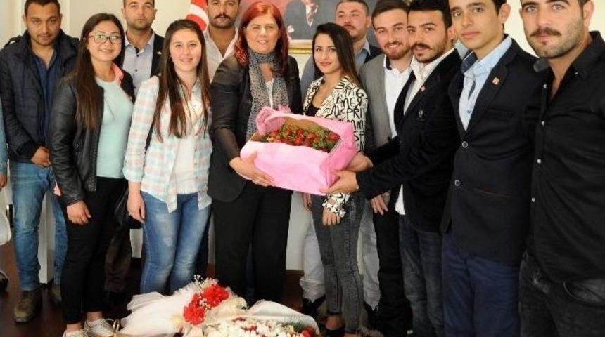 Gen&ccedil;lerden Başkan &Ccedil;er&ccedil;ioğlu&rsquo;na Anlamlı Ziyaret