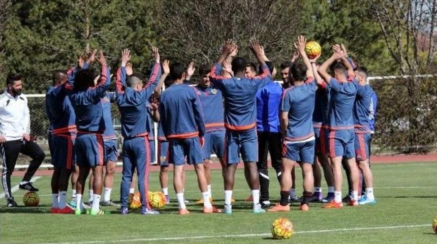 Kayserispor, Hakan Kutlu Y&ouml;netiminde Fenerbah&ccedil;e&rsquo;ye Hazırlanıyor