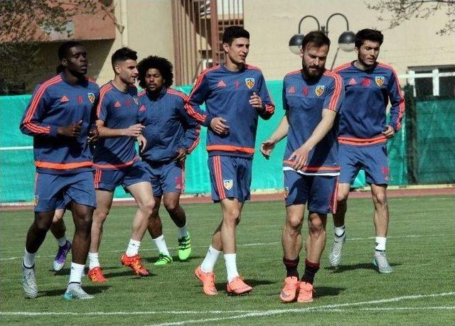 Kayserispor, Hakan Kutlu Y&ouml;netiminde Fenerbah&ccedil;e&rsquo;ye Hazırlanıyor 1