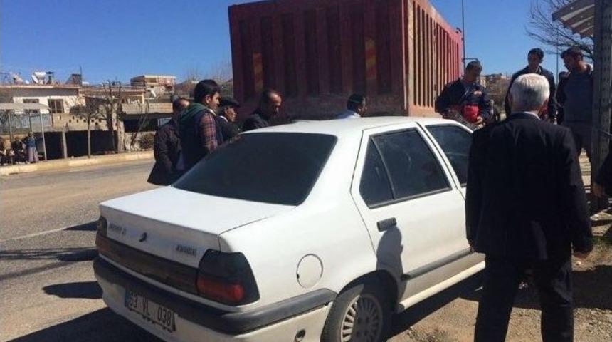 Otomobille Kamyon &Ccedil;arpıştı: 1 Yaralı