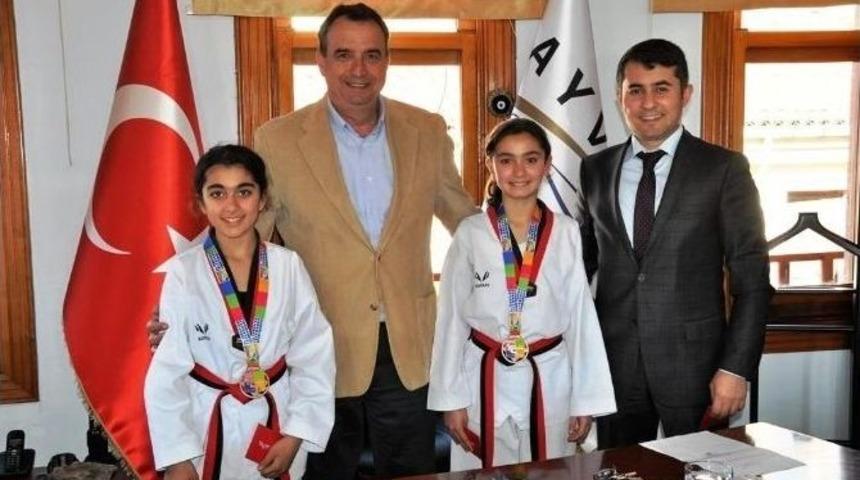 Avrupa &Uuml;&ccedil;&uuml;nc&uuml;s&uuml; Tekvandoculardan Başkan Gen&ccedil;er Ve M&uuml;d&uuml;r Bilen&rsquo;e Ziyaret