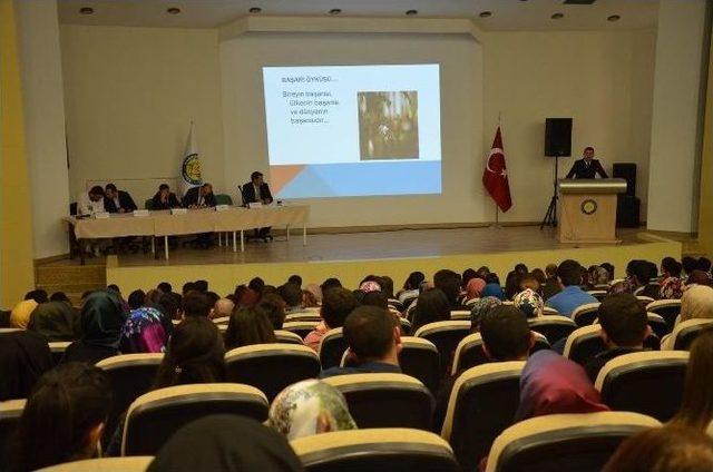 Harran Üniversitesinde Kariyer Planlama Konferansı