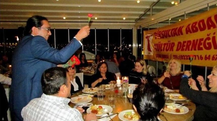 &Ccedil;eşme&rsquo;de Kadınlar G&uuml;n&uuml;ne &Ouml;zel 12 Yıldır Bozulmayan Gelenek