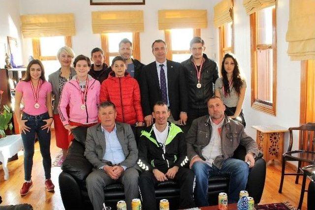 Ayvalık Sportif Başarılara Doymuyor