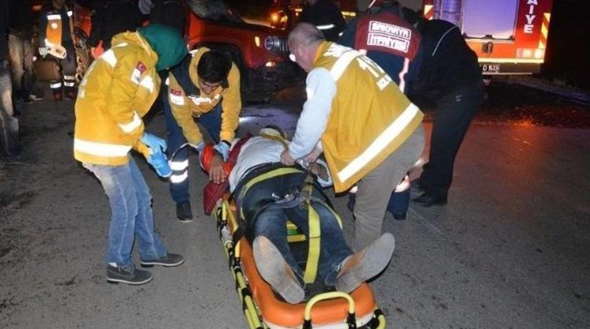 Virajı Alamayan Otomobil Takla Attı: 2 Yaralı