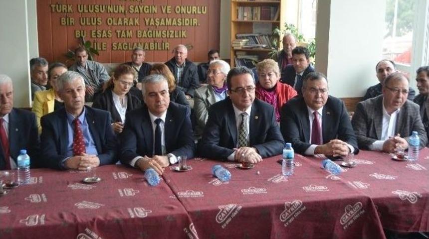 Chp&rsquo;li B&uuml;lent Tezcan, S&ouml;ke&rsquo;de Partilileriyle Bir Araya Geldi