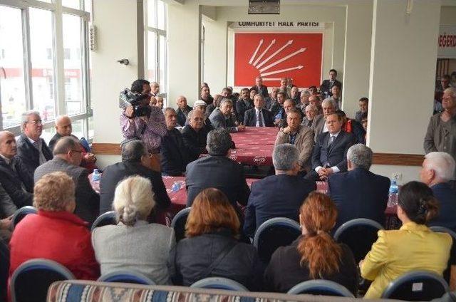 Chp’li Bülent Tezcan, Söke’de Partilileriyle Bir Araya Geldi